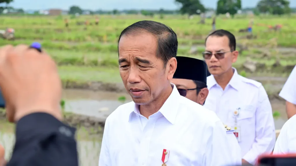 Jokowi Soroti Prosedur Birokrasi: Perizinan Masih Berbelit-belit