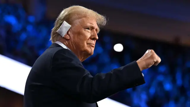 Donald Trump memulai kariernya di sektor real estate, bisnis yang diwarisinya dari ayahnya, Fred Trump.