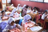 Ikeu juga menekankan bahwa program Makan Bergizi Gratis melibatkan kolaborasi dengan UMKM dan sektor swasta untuk penyediaan bahan pangan lokal bergizi.