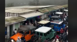 Libur Natal di Gunung Bromo: Antrean Panjang dan Harmoni Tradisi Tengger