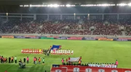 Atmosfer Meriah di Stadion Manahan: Ribuan Suporter Dukung Indonesia Hadapi Filipina di Piala AFF 2024