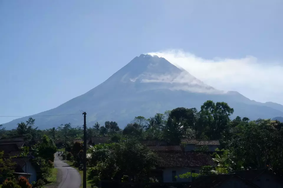 Gunung Merapi Kembali Bergolak, 12 Guguran Lava Meluncur Sejauh 1,7 Kilometer