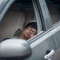 Tidur di Mobil Demi Keselamatan, Pria Ini Justru Kena Denda Fantastis!