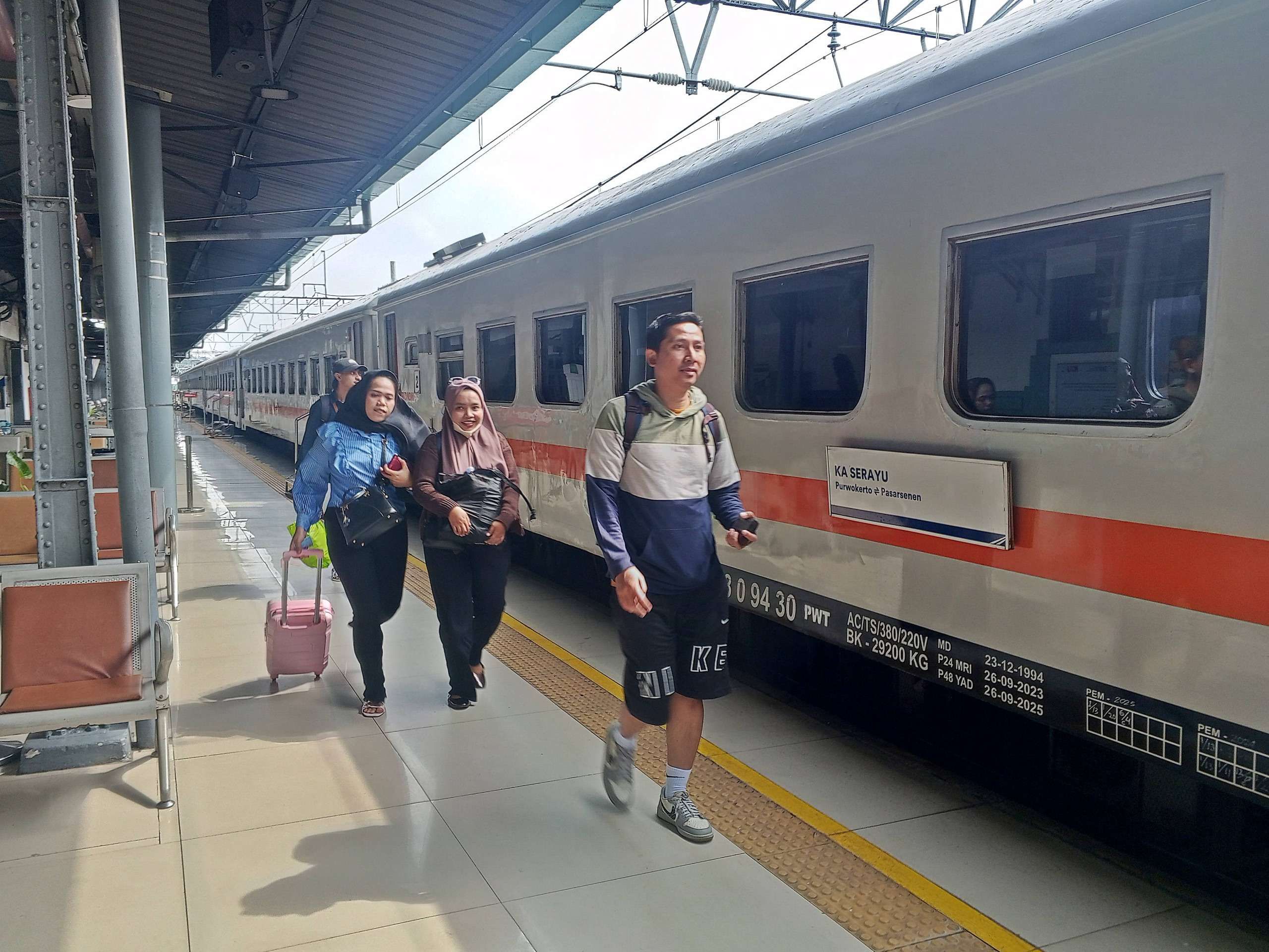 Kereta Api Bersubsidi Jadi Andalan Liburan, Kemenhub dan KAI Hadirkan Perjalanan Hemat nan Nyaman