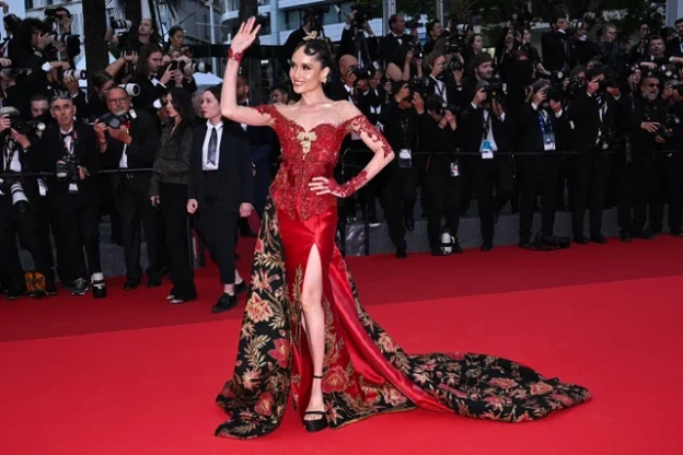 Cinta Laura Memukau di Cannes 2025 dengan Kebaya Karya Intan Avantie