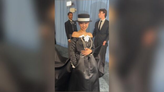 Aura Ikonik Jennie BLACKPINK di Met Gala 2025, Netizen: Penampilan Paling Berkelas!