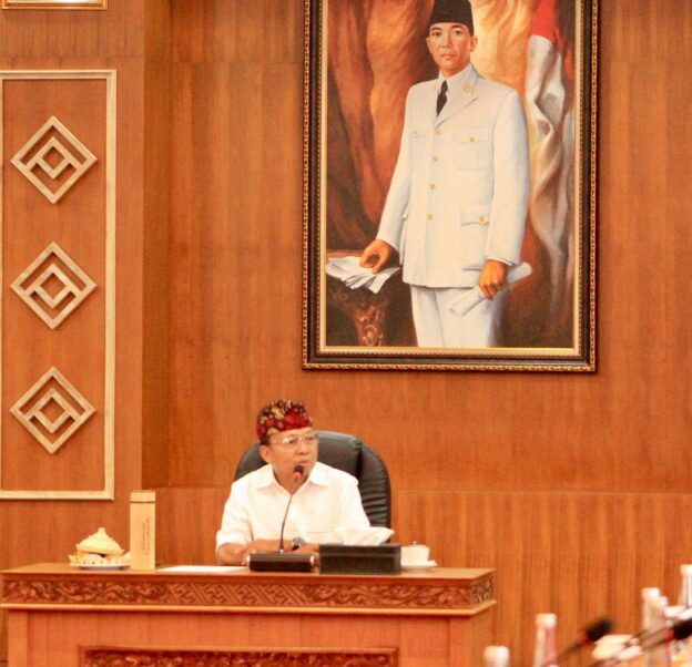 Gubernur Bali Wayan Koster Larang Produksi Air Mineral Kemasan Kecil Demi Kelestarian Pulau Dewata