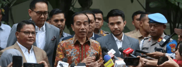 Ijazah Jokowi Dibawa Langsung oleh Keluarga, Bukan Kurir