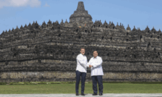 Prabowo Antar Macron Keliling Borobudur dengan Maung