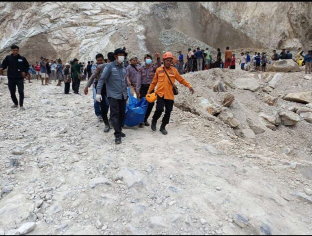 Korban Longsor Tambang di Cirebon Bertambah Jadi 13 Orang