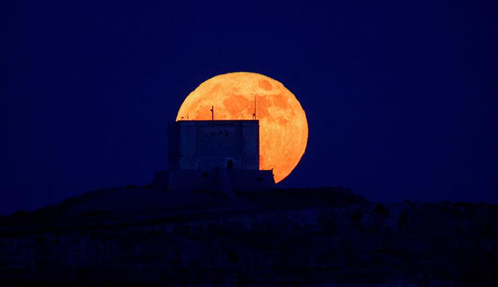 Strawberry Moon Muncul di Langit, Warisan Tradisi Kuno yang Bertemu Sains Modern