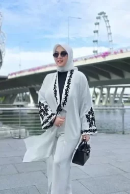 Syahrini Tuai Kritikan Usai Pamer Perjalanan ke Jepang, Warganet: Haus Pengakuan?