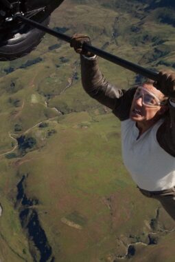 Tom Cruise Cetak Rekor Dunia Lewat Aksi Parasut Terbakar di Film Terbaru Mission: Impossible