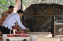 Gibran Blusukan ke Blitar, Ziarah ke Makam Bung Karno Jadi Awal Kunjungan