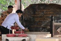 Gibran Blusukan ke Blitar, Ziarah ke Makam Bung Karno Jadi Awal Kunjungan