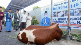 Iduladha di Pacitan, Ibas dan Aliya Yudhoyono Serahkan Hewan Kurban untuk Warga