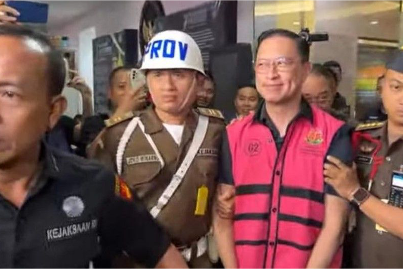 Tom Lembong di Persimpangan Hukum: Dari Kabinet ke Kursi Terdakwa