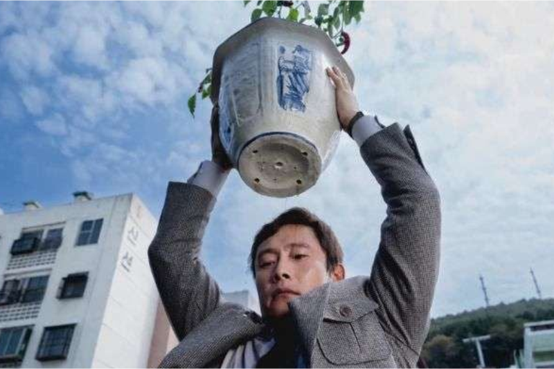 ‘No Other Choice’ Siap Tayang 1 Oktober 2025, Karya Baru Park Chan-wook yang Sarat Satire Sosial